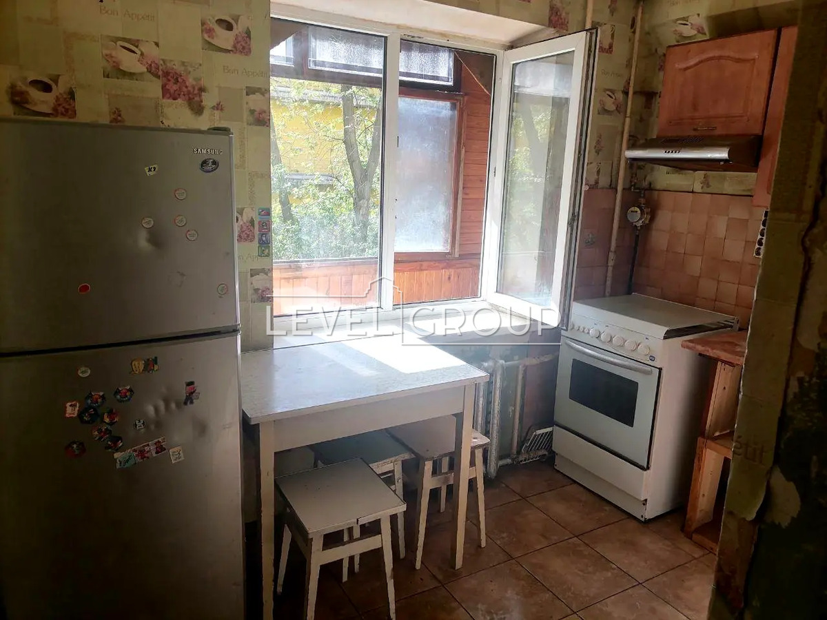 Оболонський просп., 16