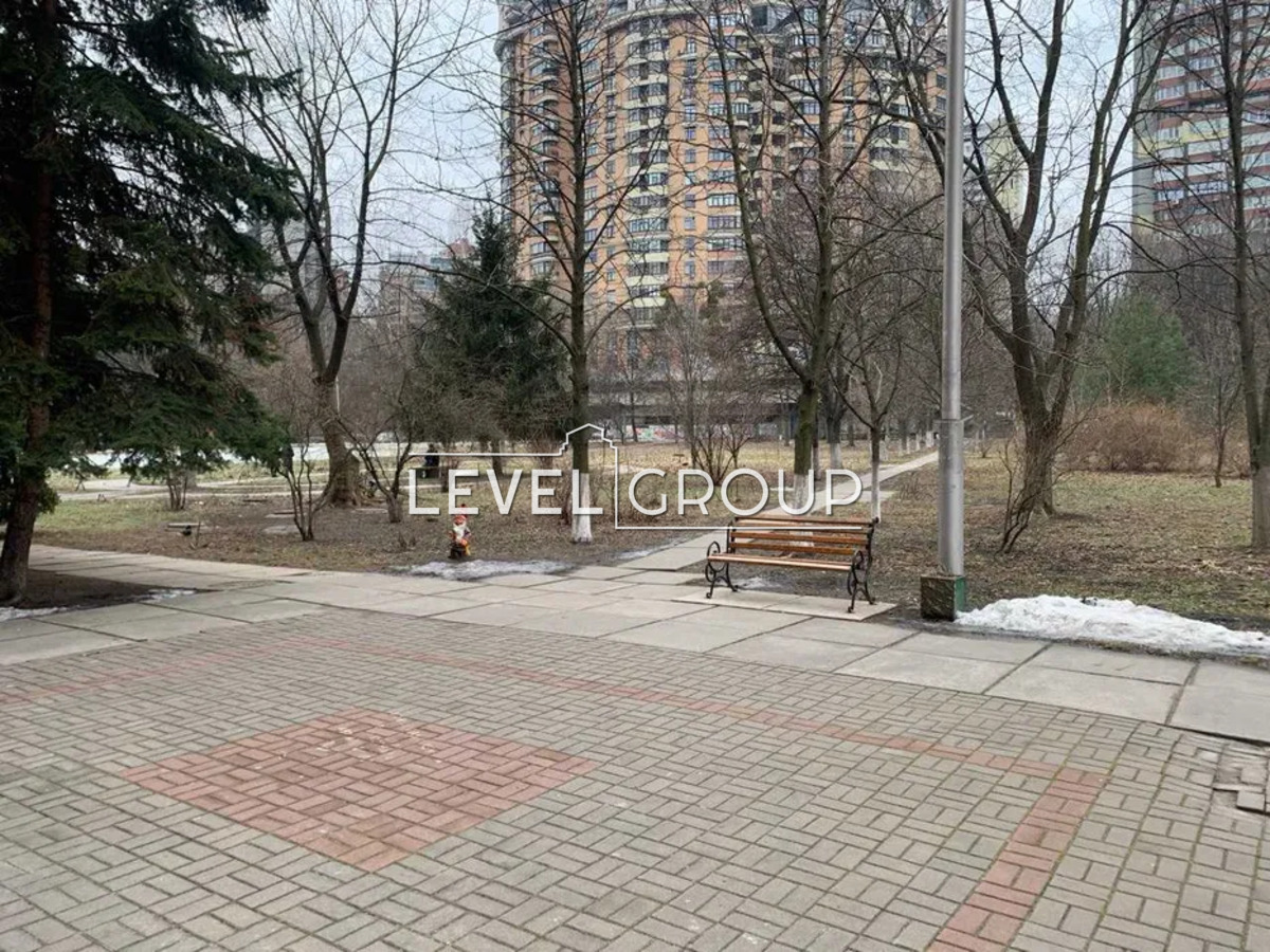 Старонаводницька вул., 8а