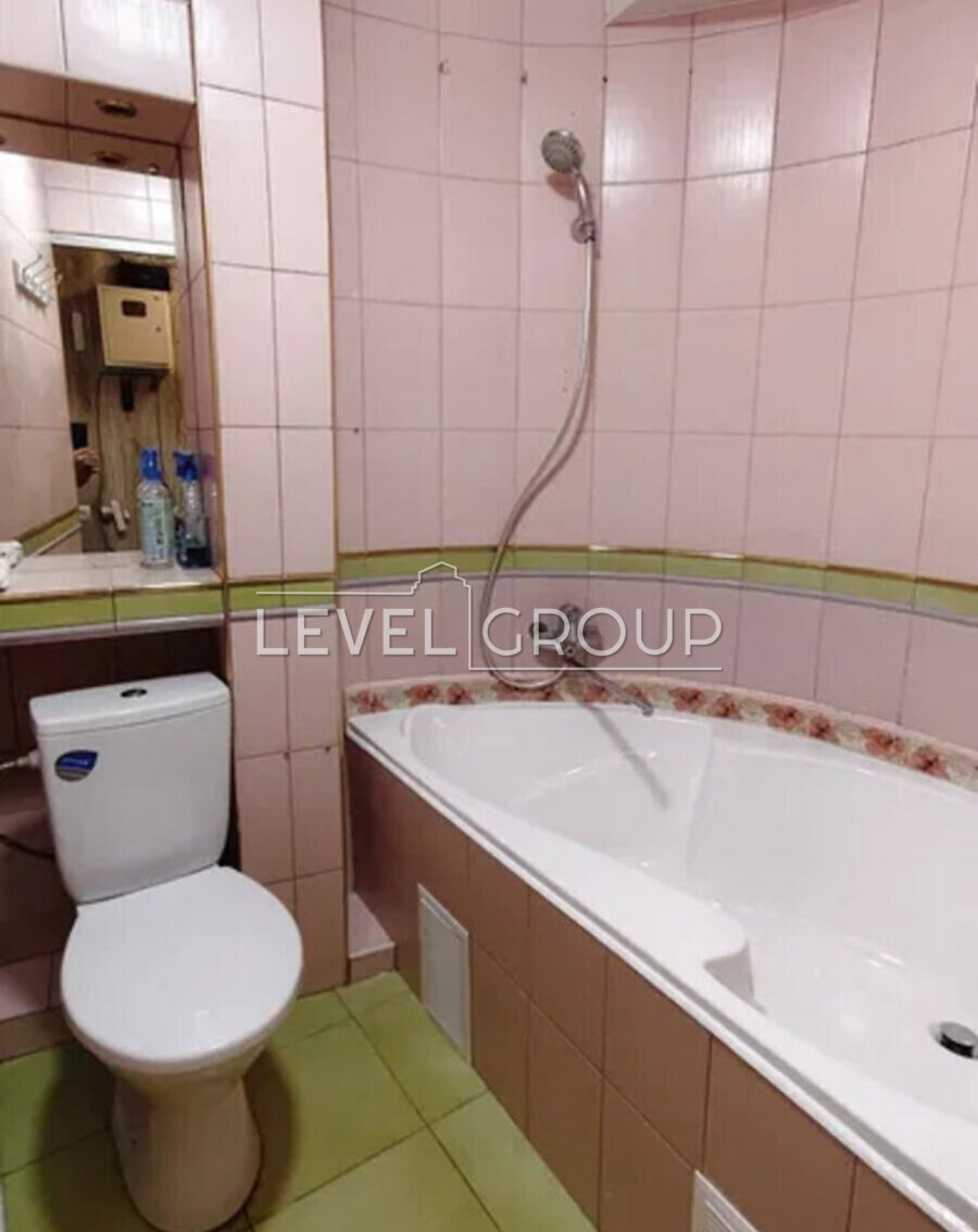 Голосіївський просп. (проспект 40-річчя Жовтня), 82