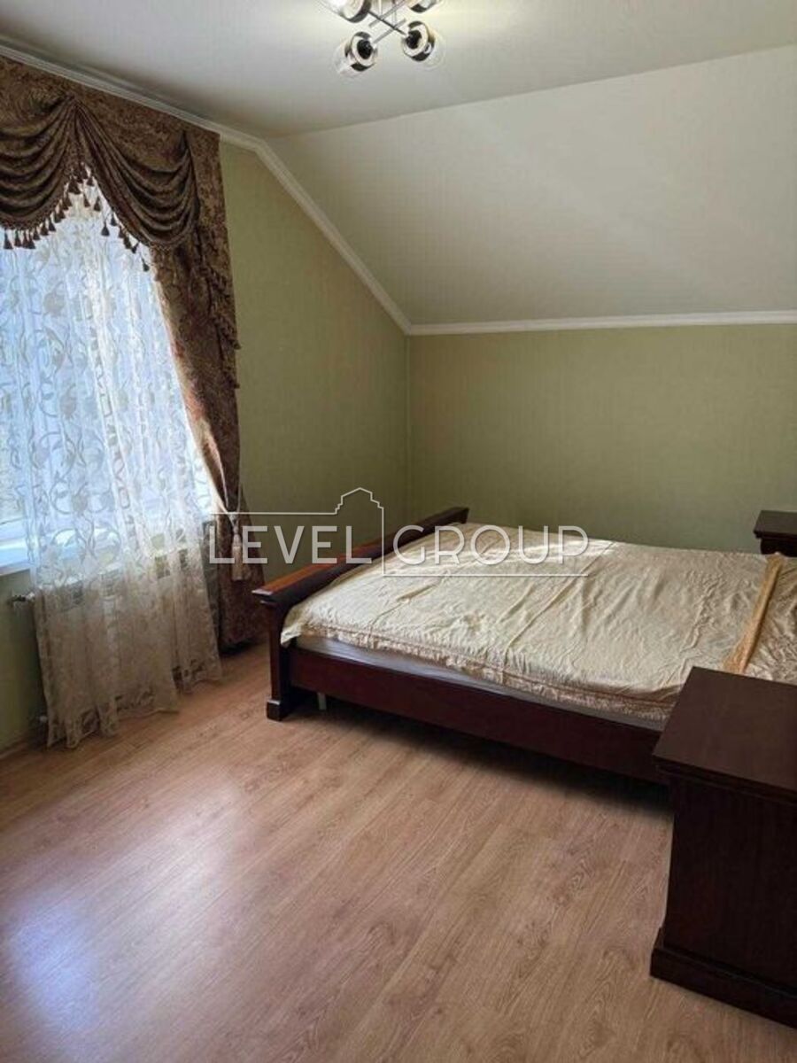 Центральна, 24