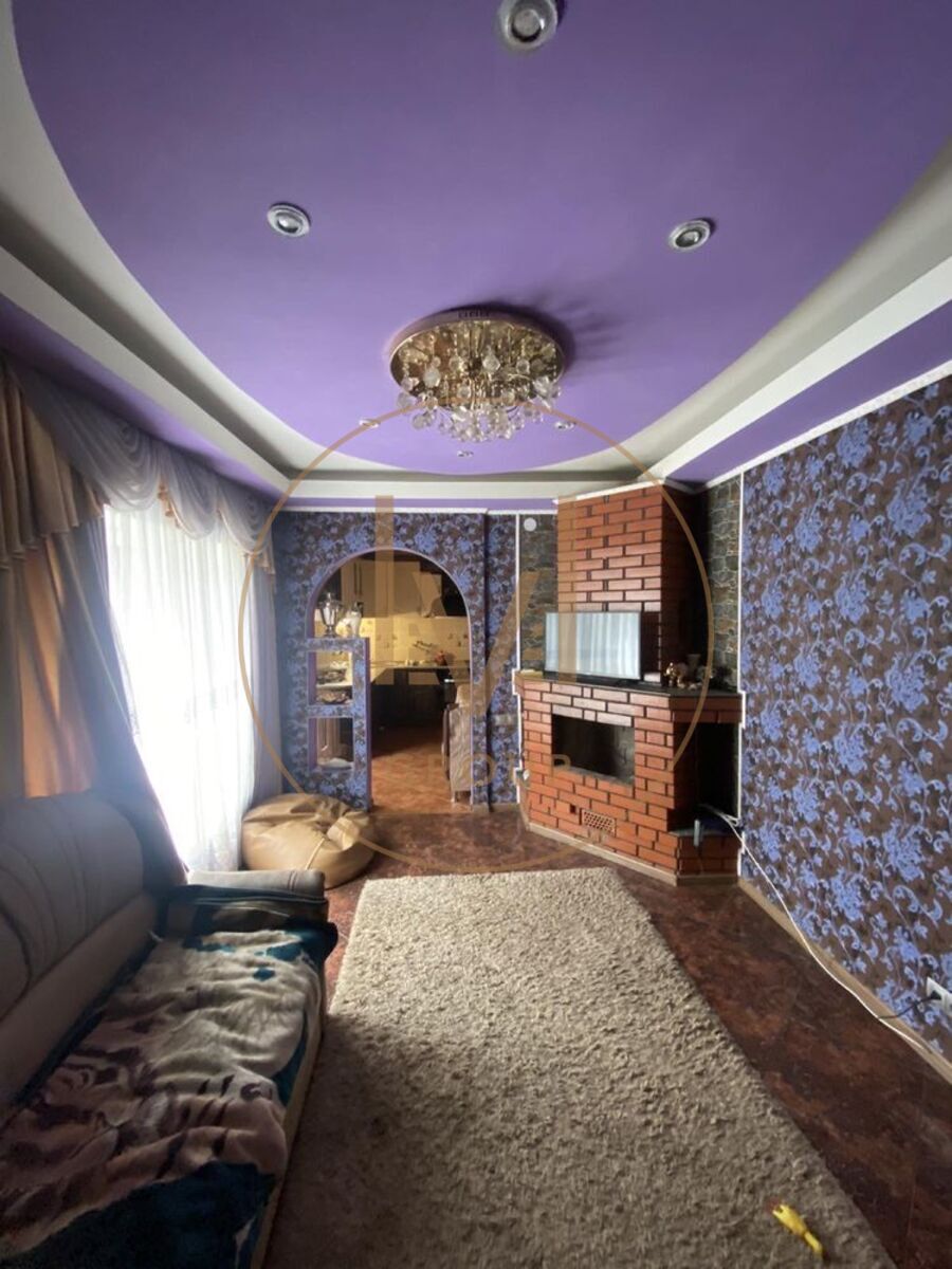 name_en