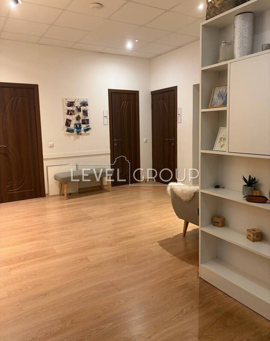 Дніпровська набережна, 14Б