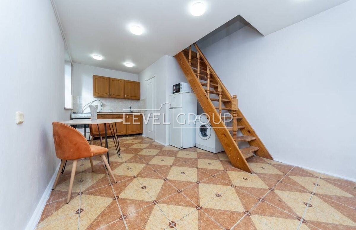 Yabluneva, 30