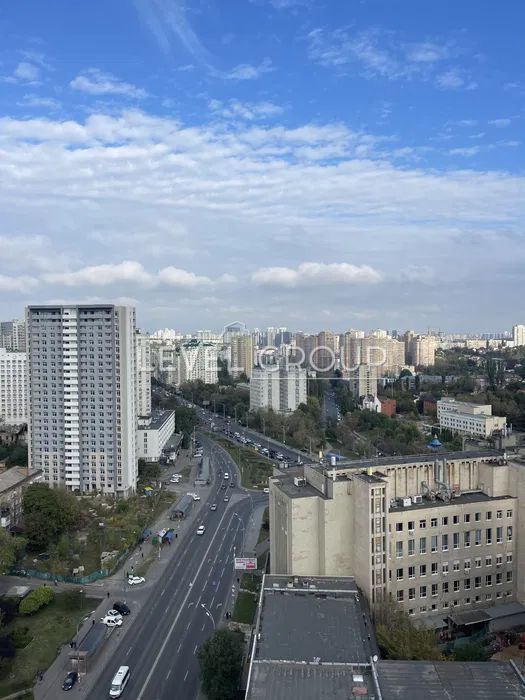 Uzhhorodskyi avenue, 4/1