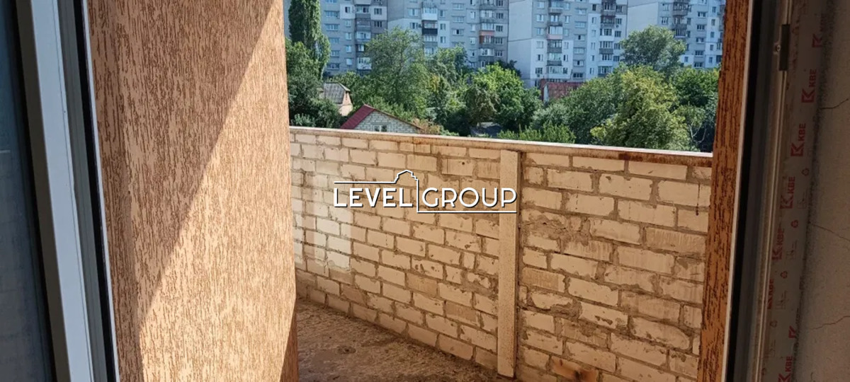 name_en