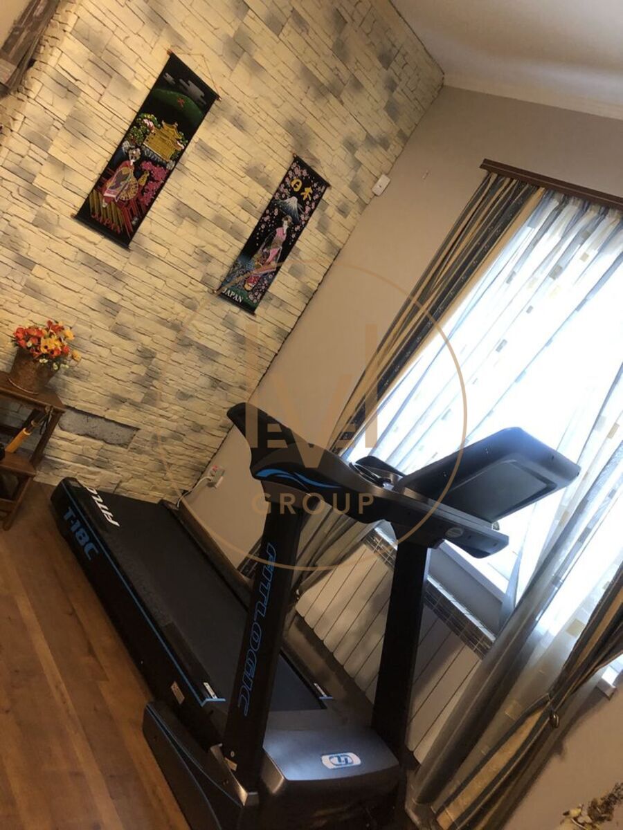 name_en