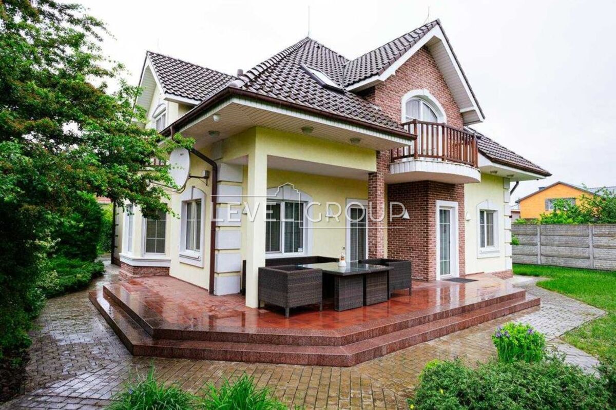Кібернетична вул., 25