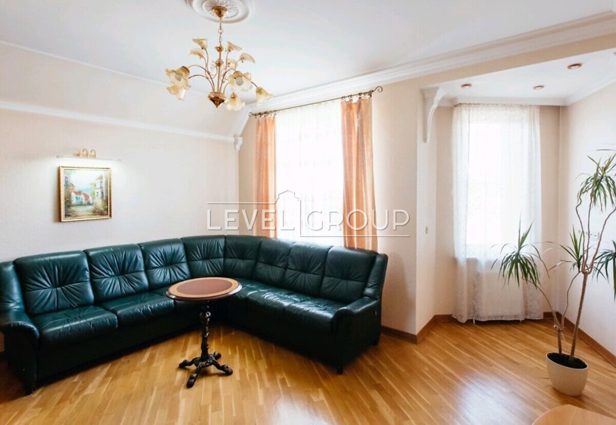 name_en