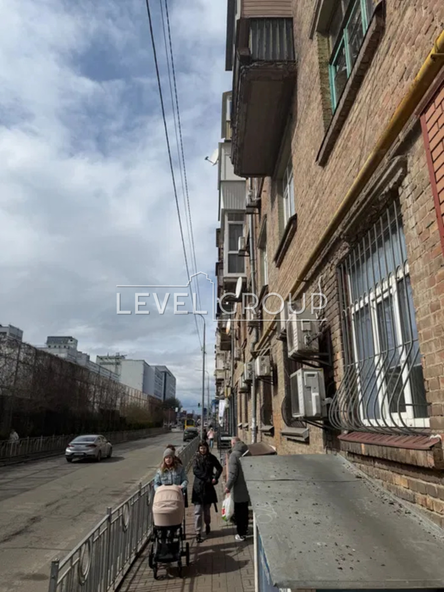 Mezhyhirska St., 56