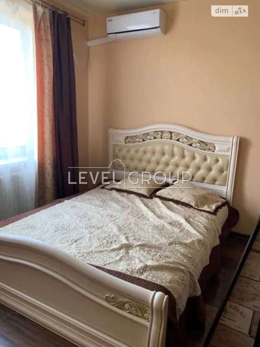 Йорданська вул. (Лайоша Гавро), 1