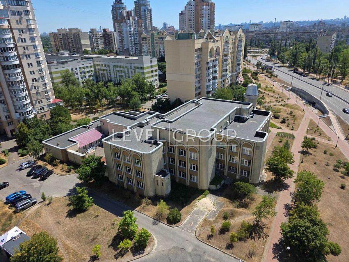 Володимира Івасюка просп. (Героїв Сталінграда), 22