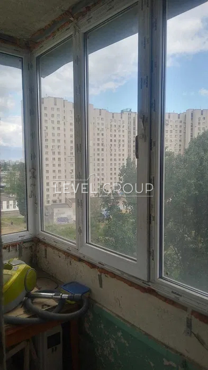 Празька вул., 21/2