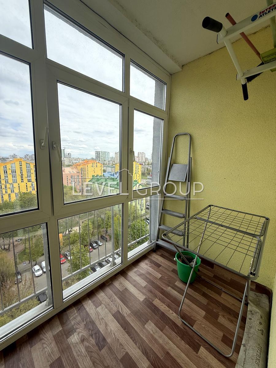 Регенераторна вул., 4