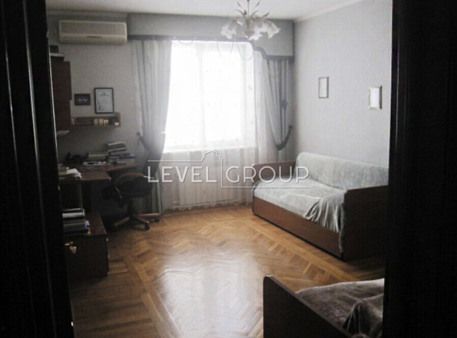 name_en
