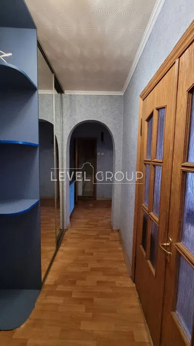 Червоної Калини просп. (Володимира Маяковського), 28