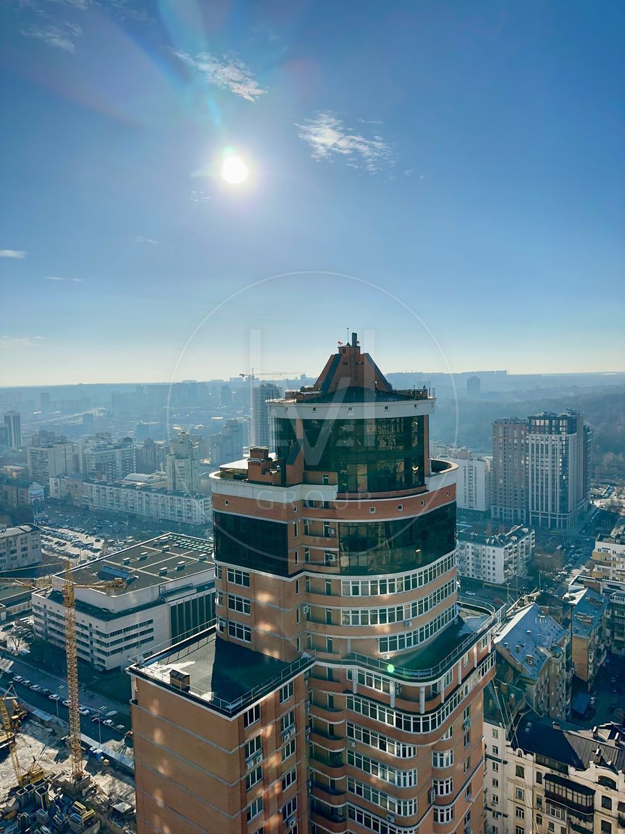 Василя Тютюнника вул. (Анрі Барбюса), 28а