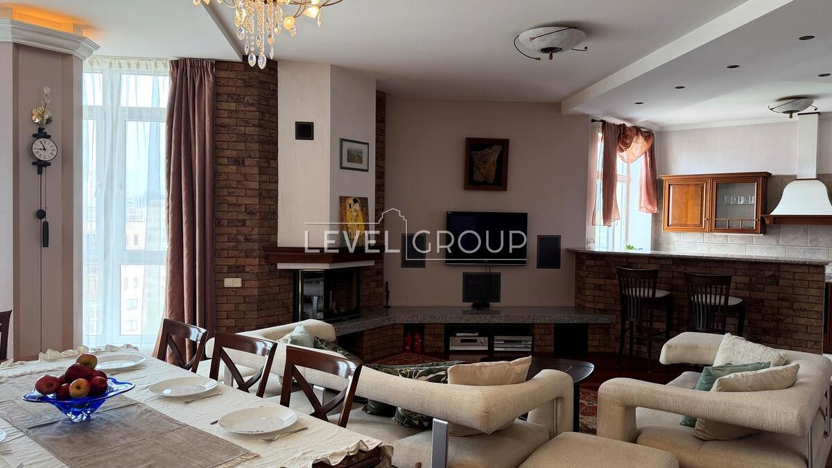 Бульварно-Кудрявська вул. (Воровського), 36