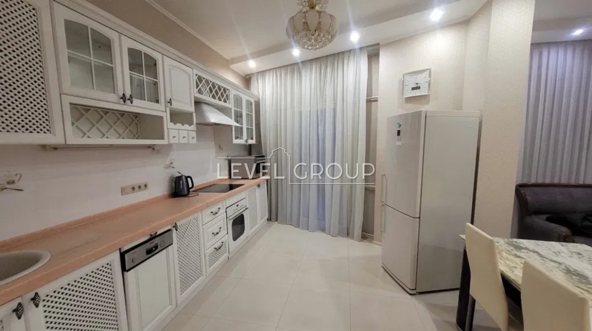 Володимира Івасюка просп. (Героїв Сталінграда), 2г