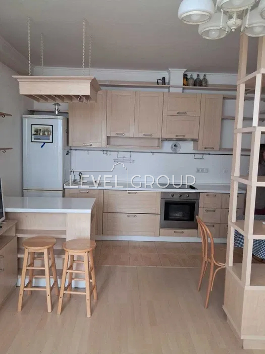 Bazhana Ave., 12