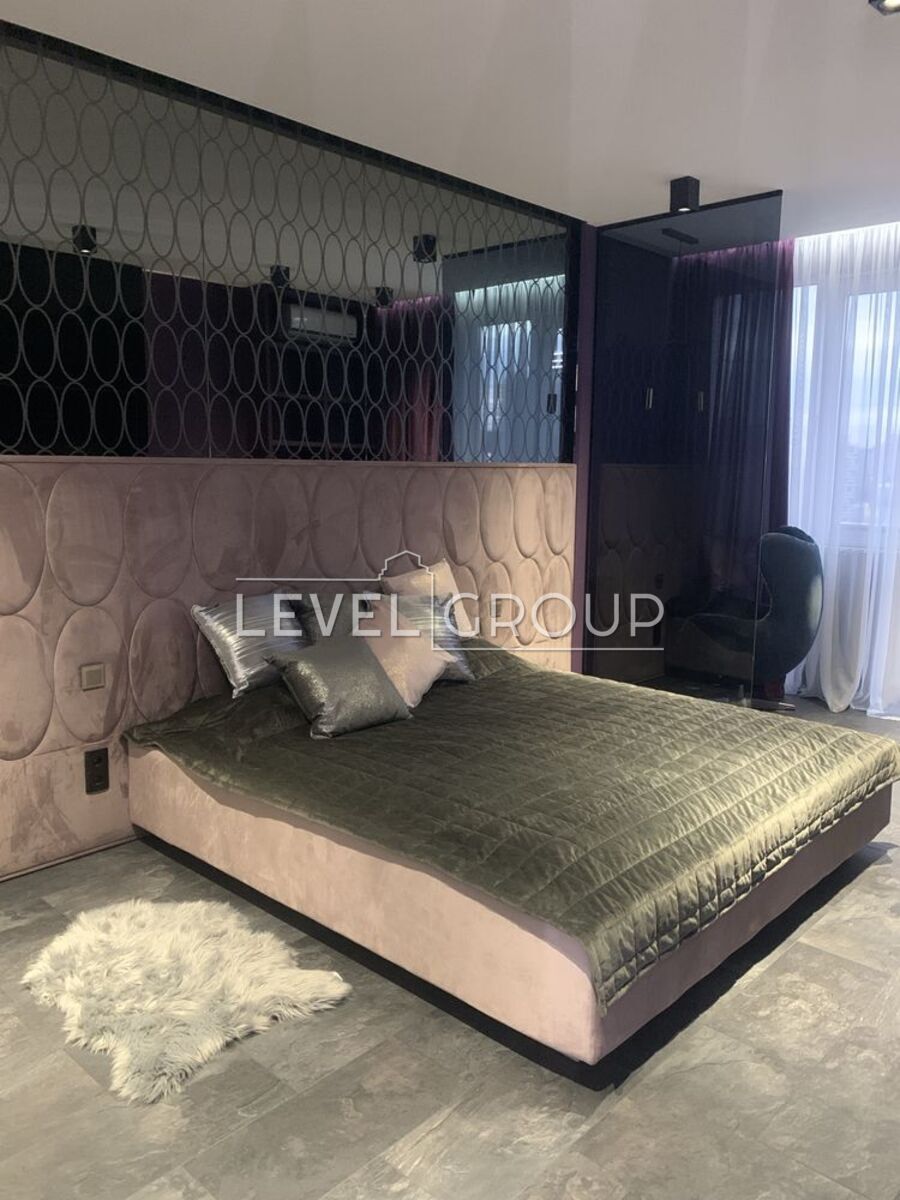 name_en