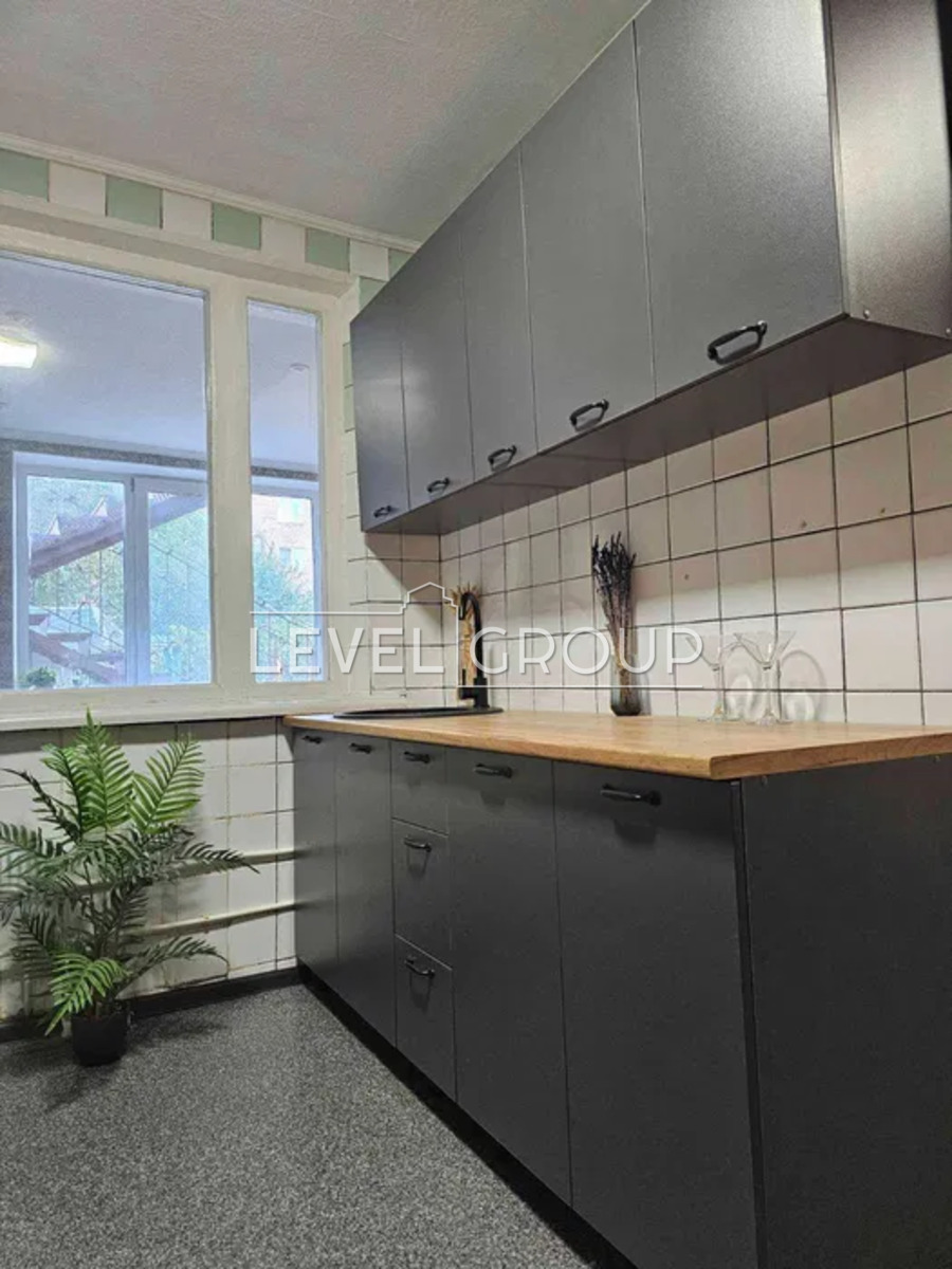 October 14th Avenue, 12/1