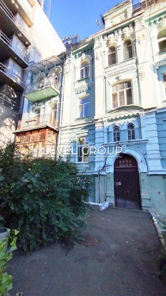 Лабораторна вул., 11