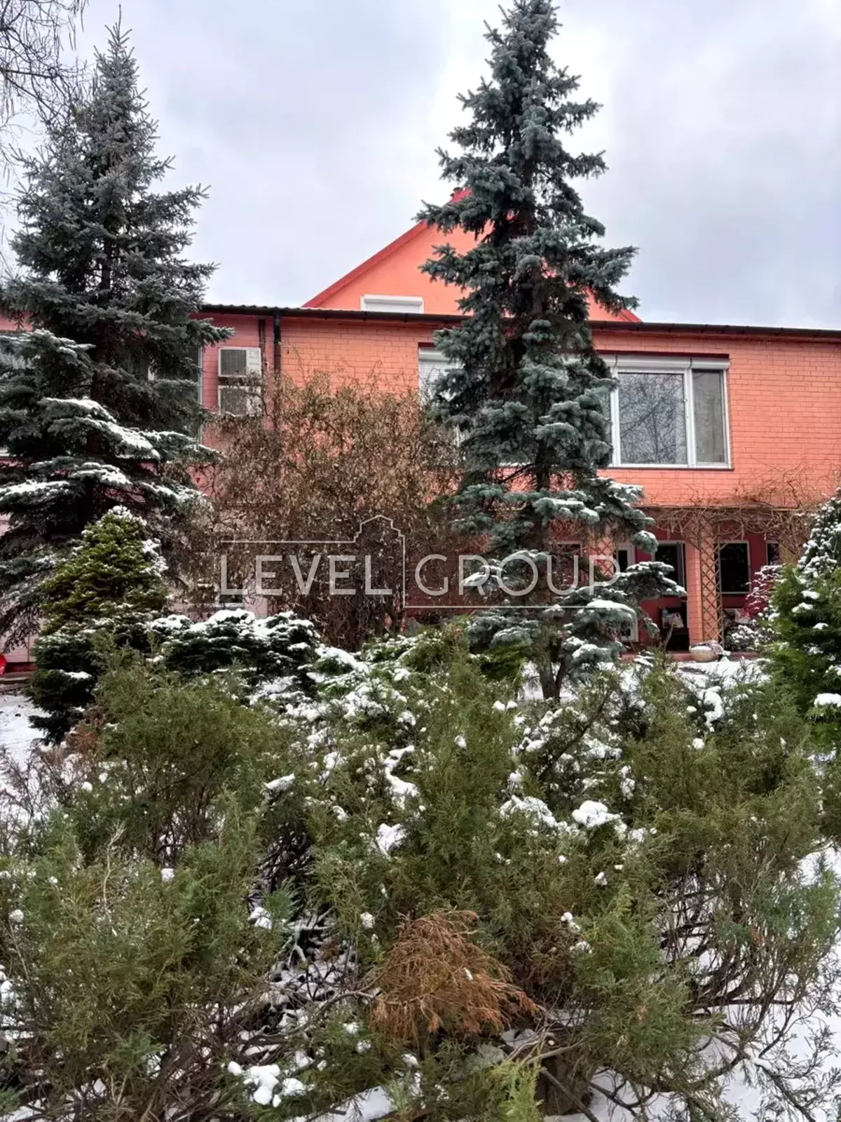 Мистецька вул., 7