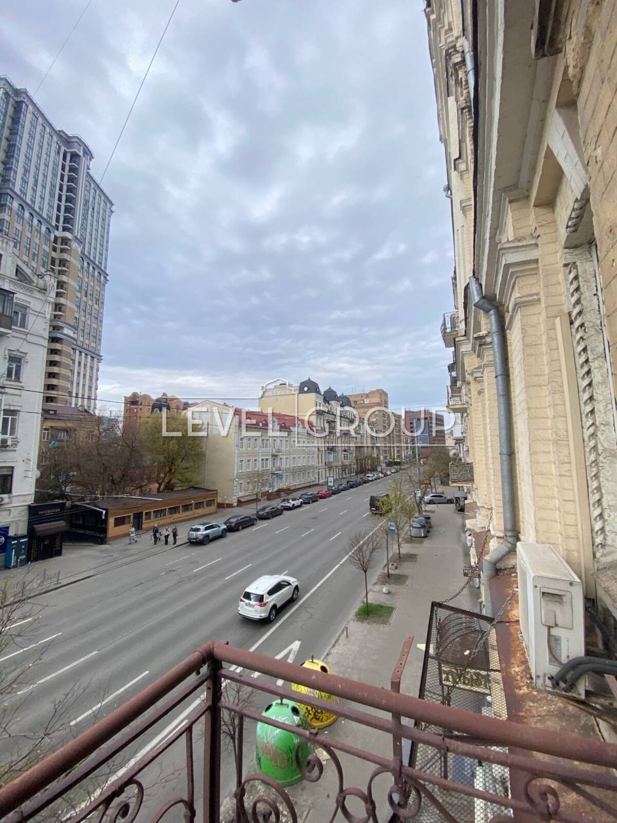 Саксаганського вул., 28