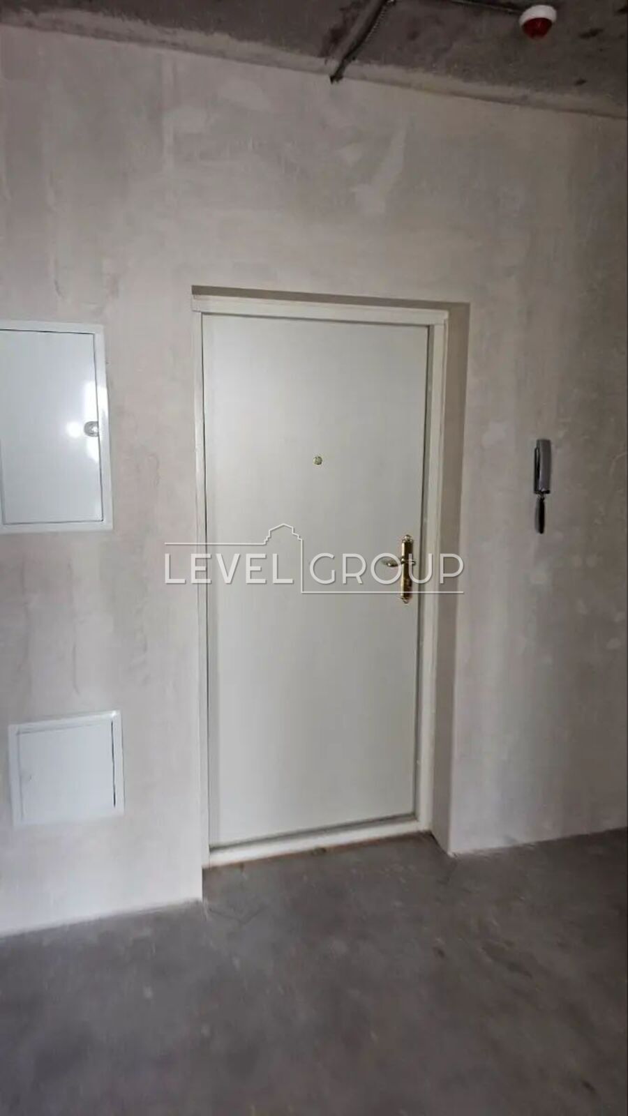 name_en