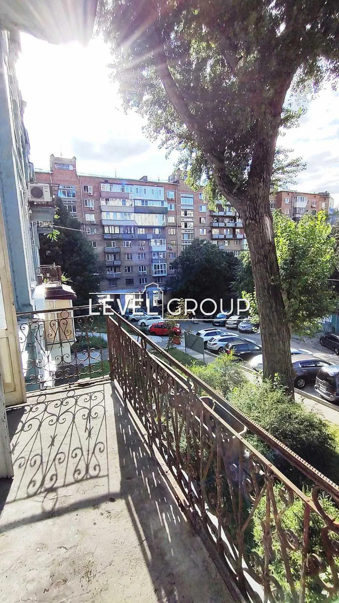 Лабораторна вул., 11
