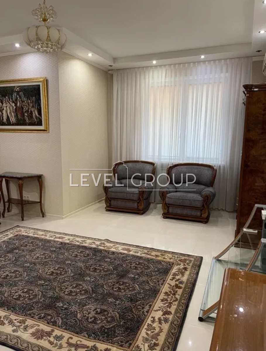 Володимира Івасюка просп. (Героїв Сталінграда), 2г