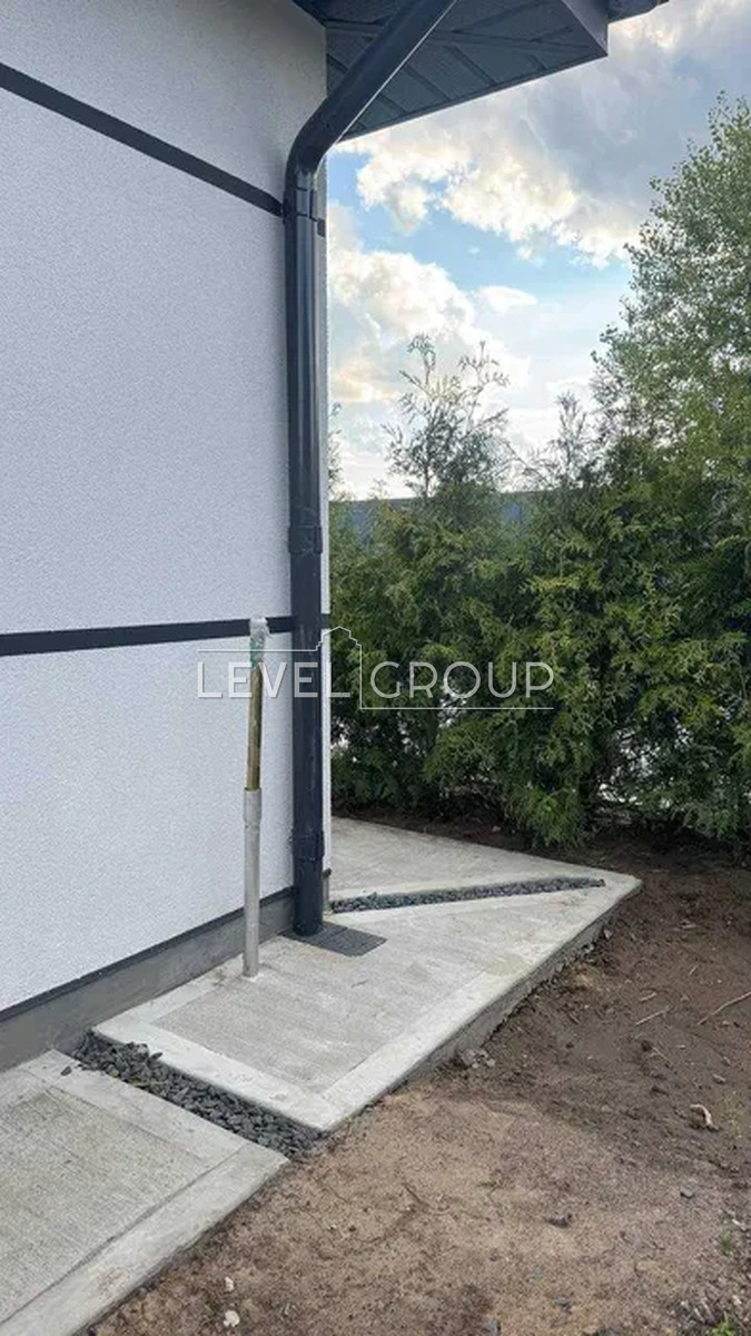 Мальовнича вул., 1