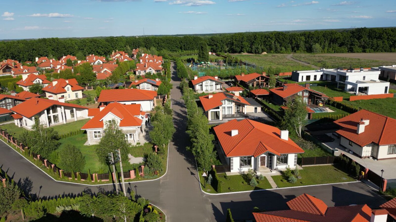 Юліанська, 53