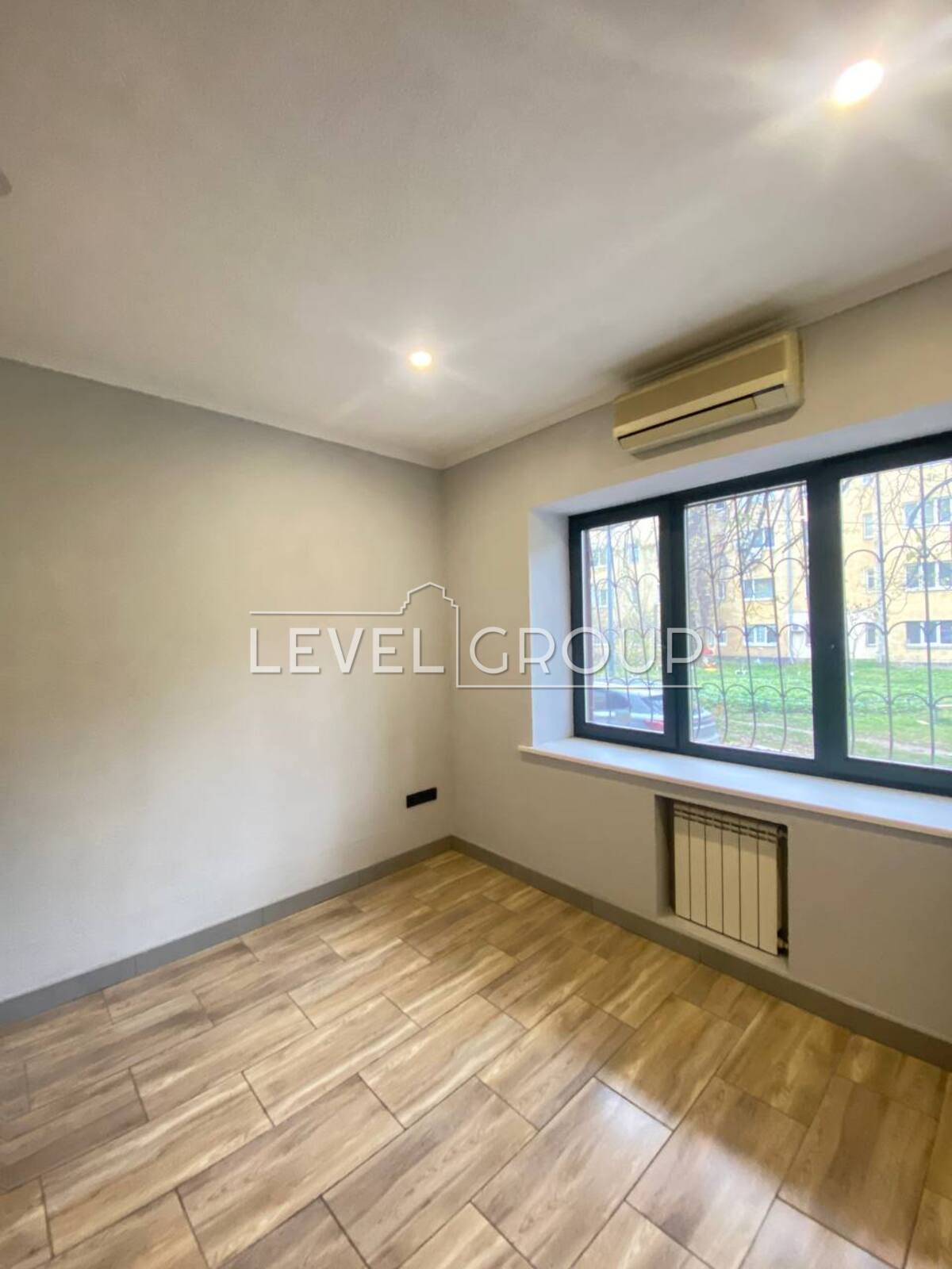 Вузівська вул., 4