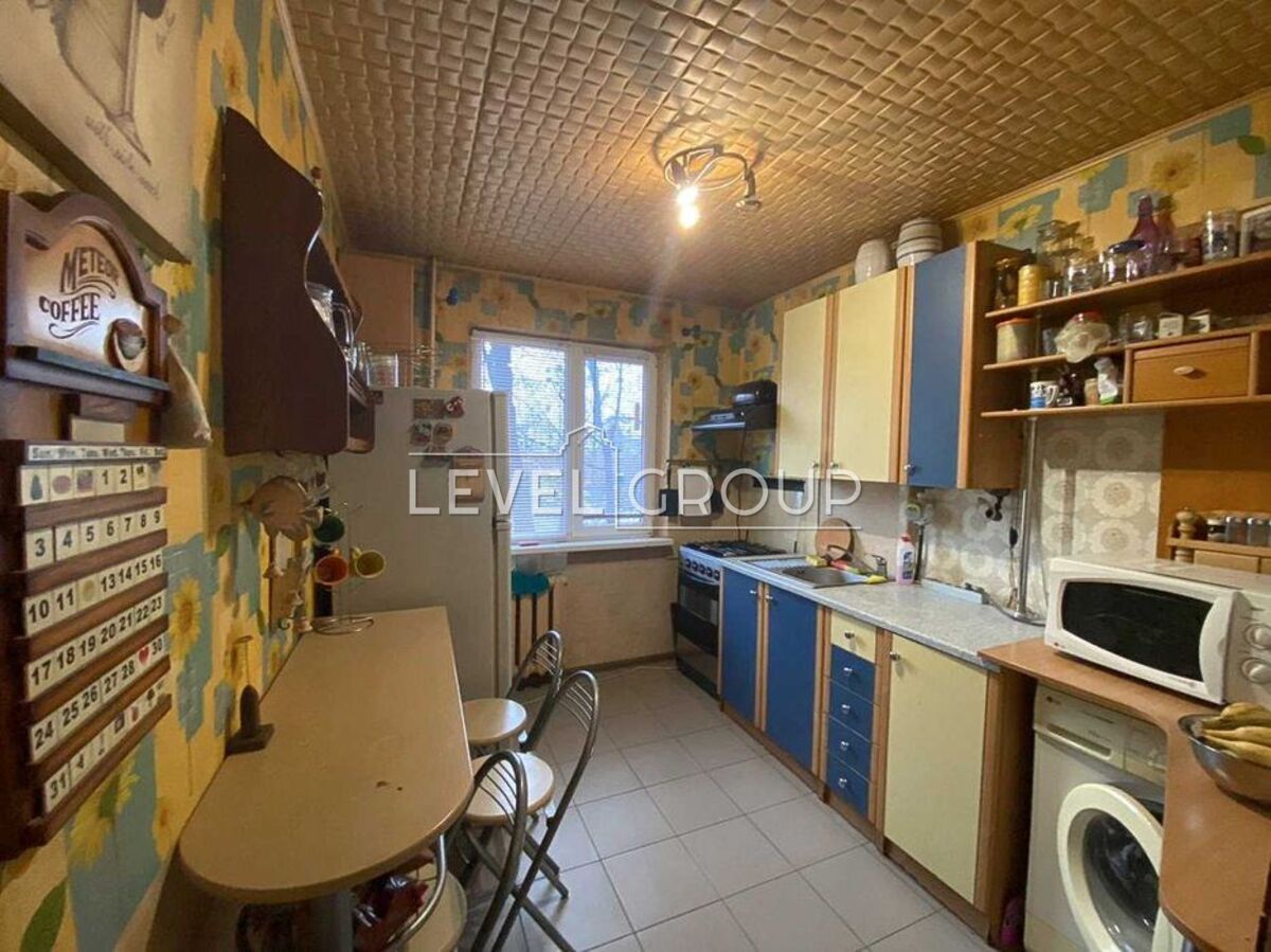 Борщагівська вул., 8