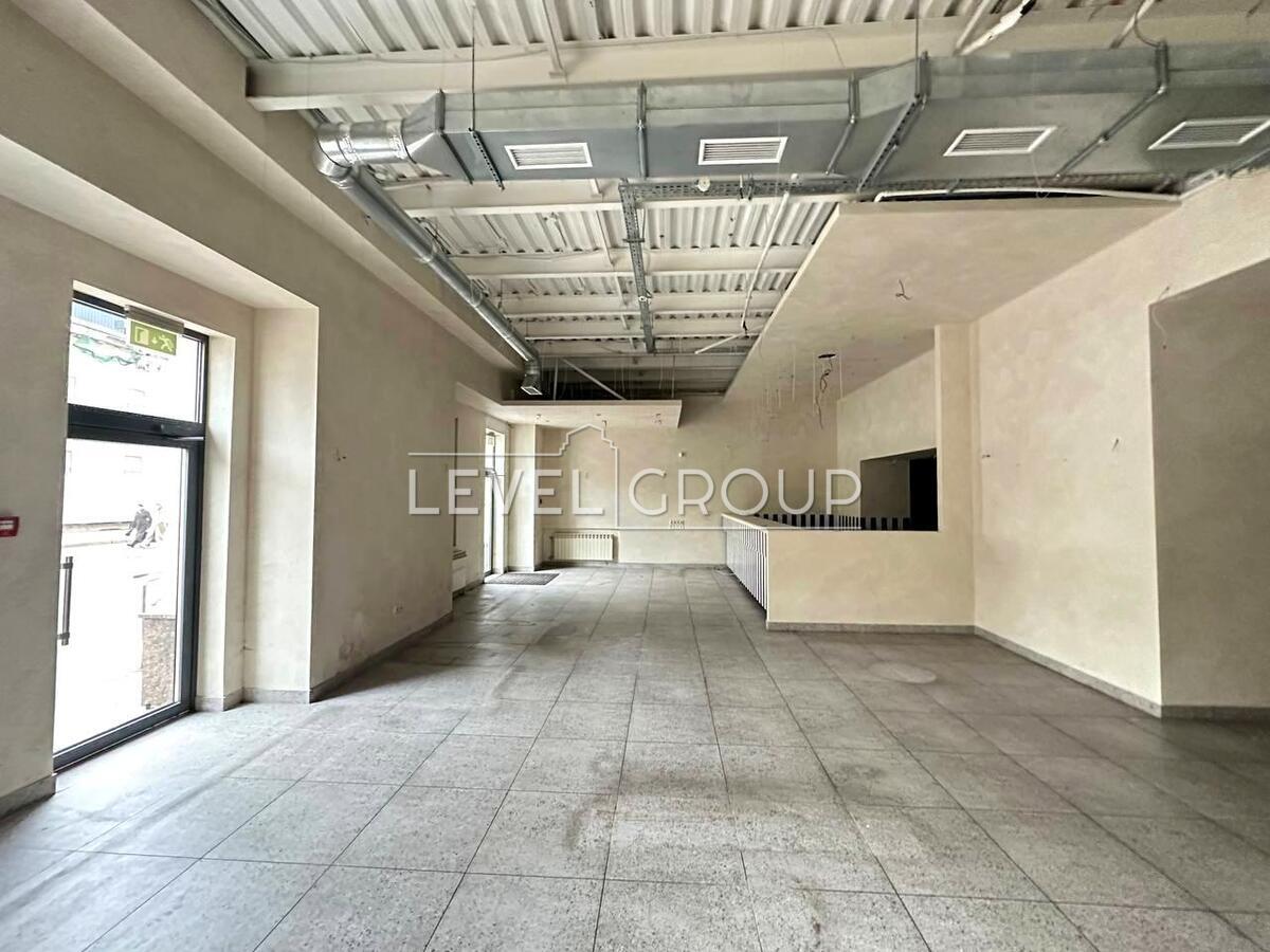 Петра Сагайдачного вул., 36