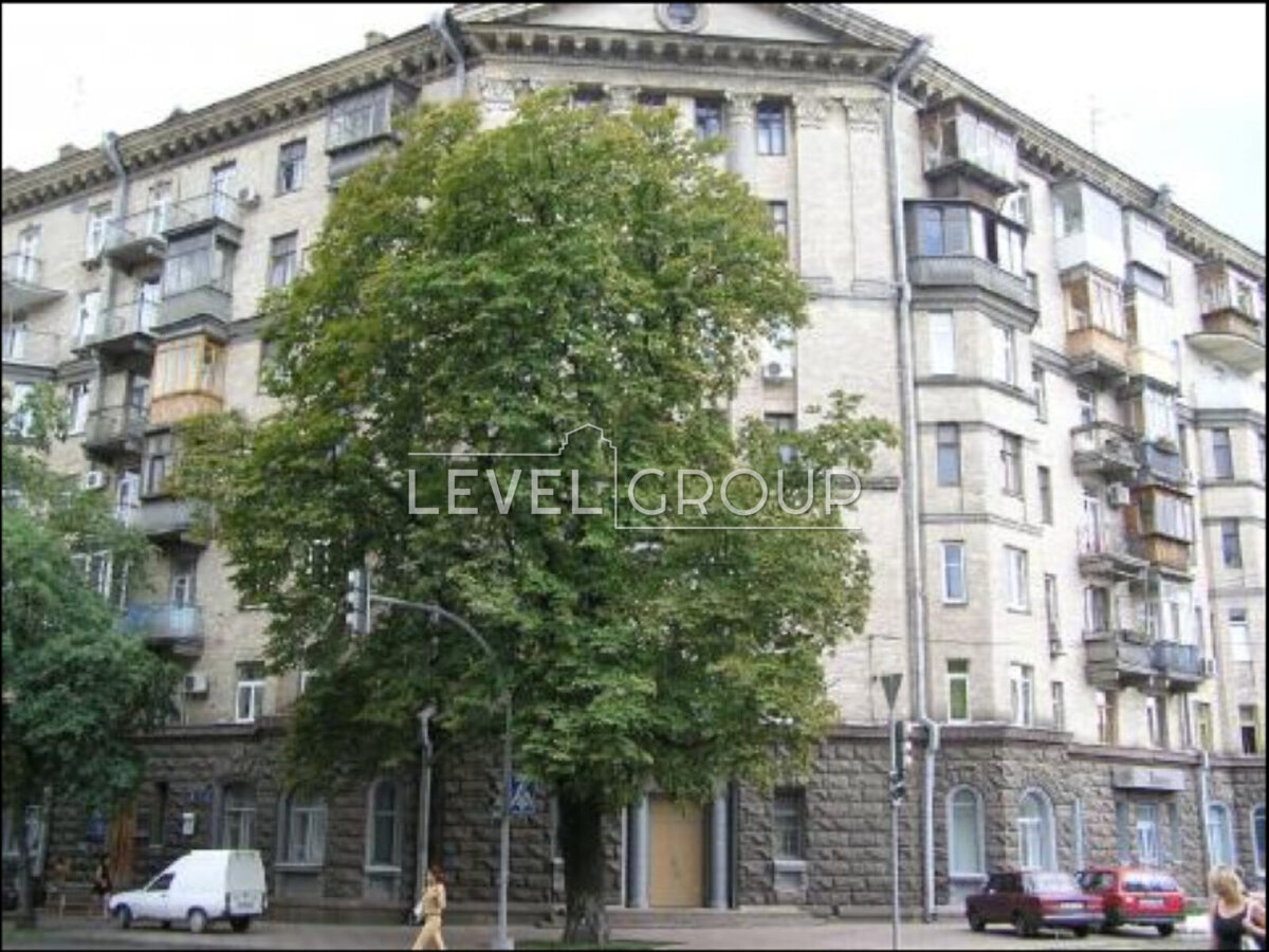 Михайла Грушевського вул., 34/1