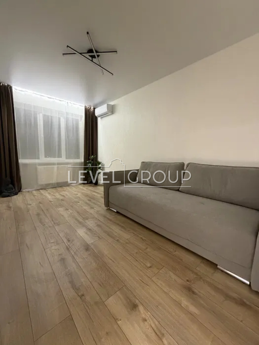 Vasyl Symonenko St., 105