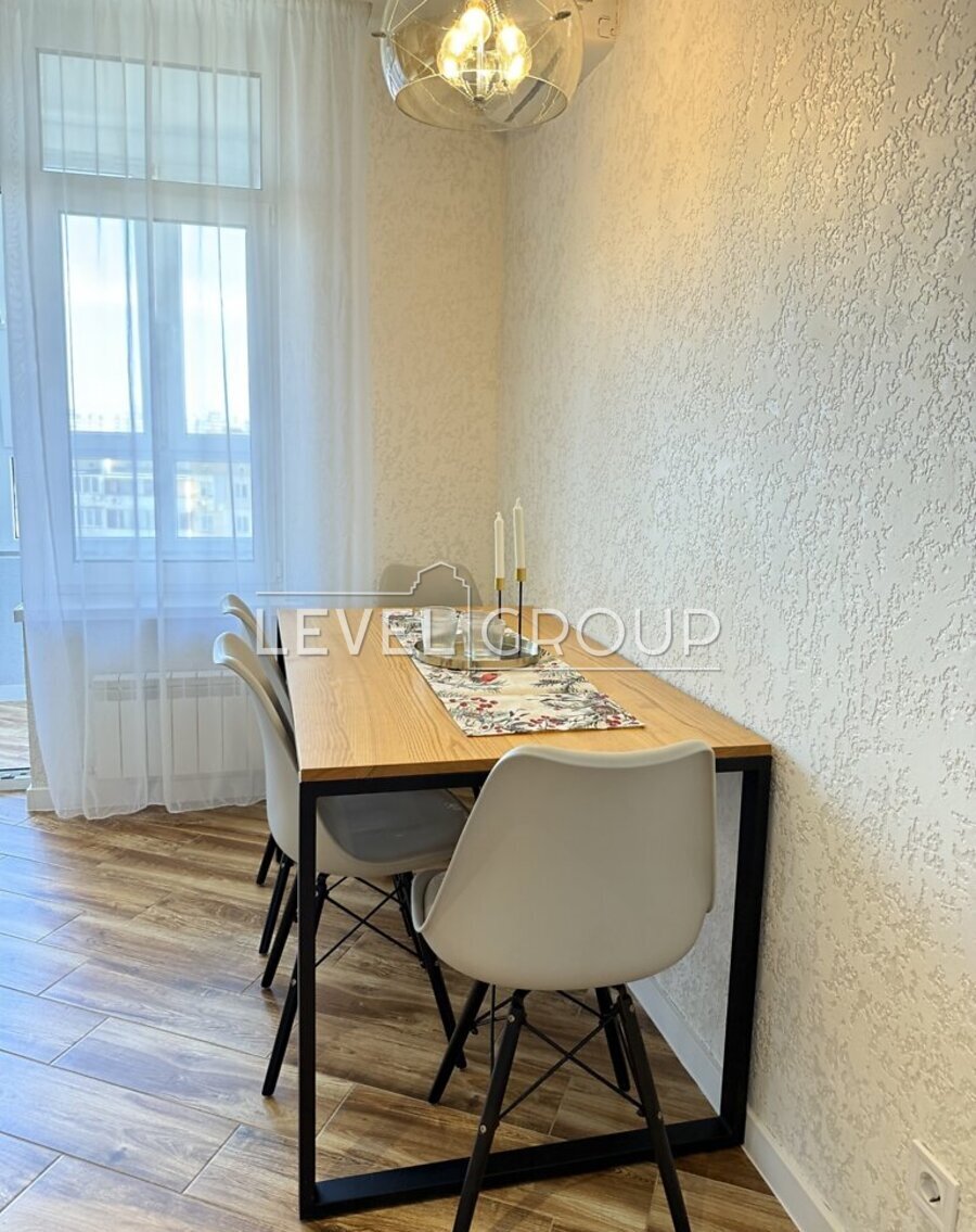 Драгоманова вул., 10