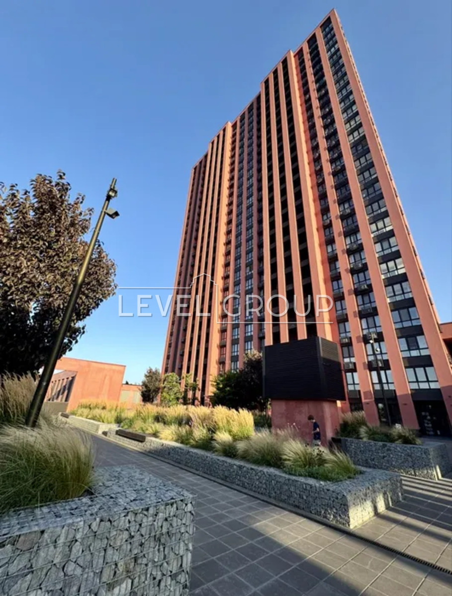 Набережно-Рибальська дорога, 27