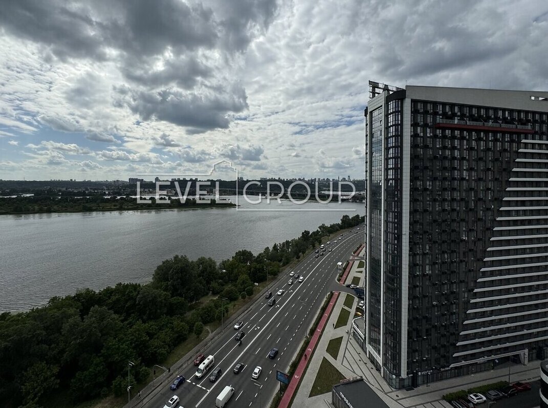Дніпровська набережна, 17/1