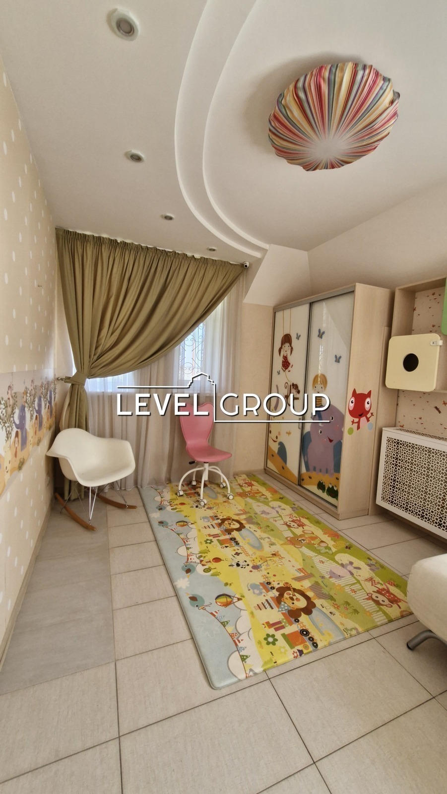 name_en
