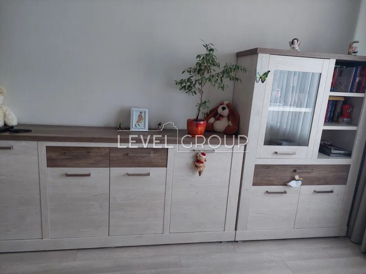 name_en
