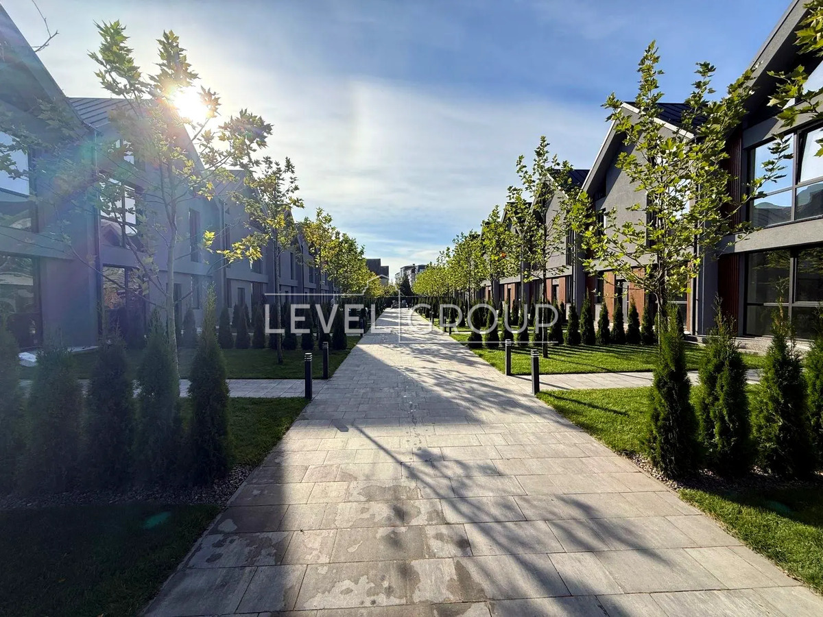 Yevhen Paton St., 15