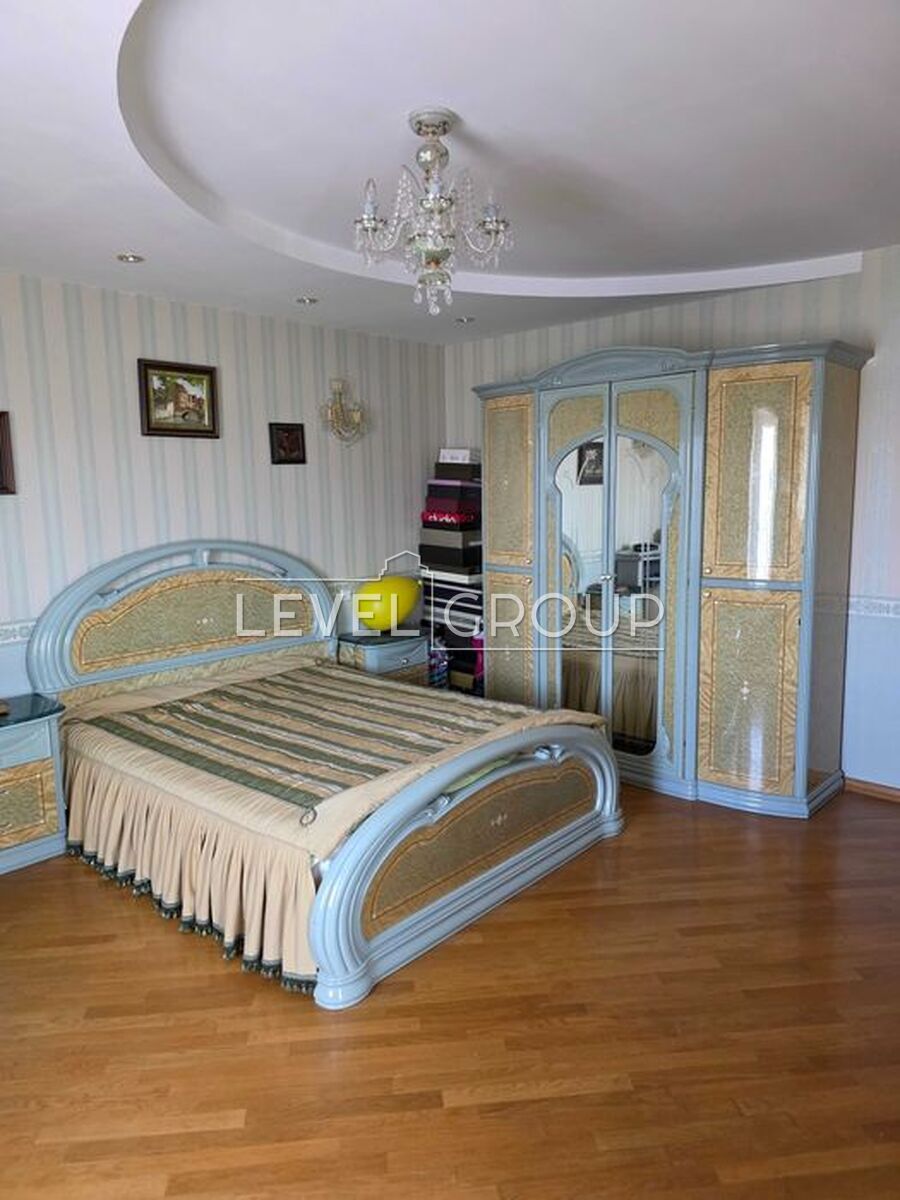 Володимира Івасюка просп. (Героїв Сталінграда), 22