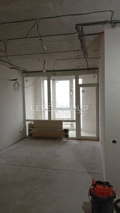 name_en