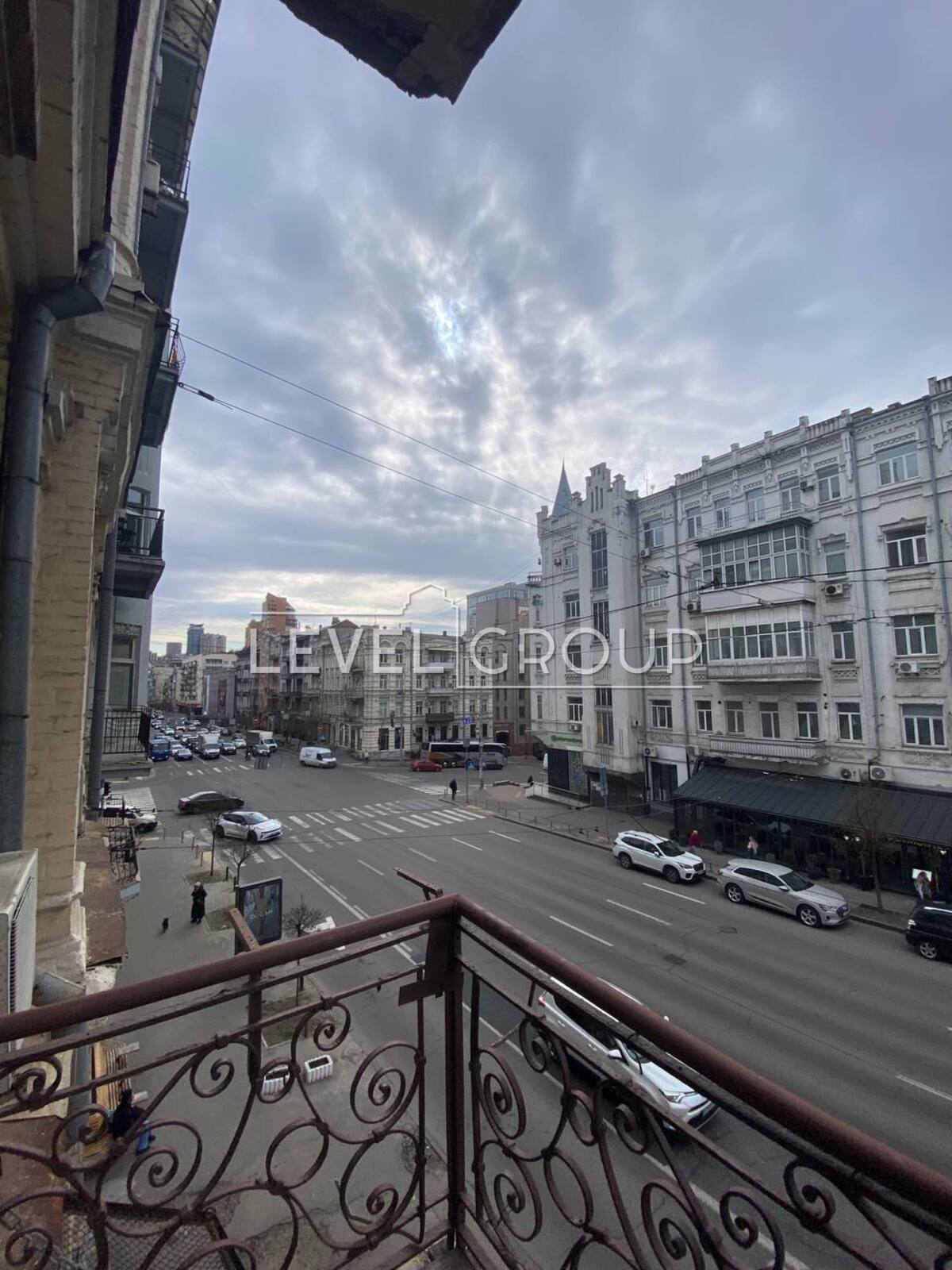 Саксаганського вул., 28