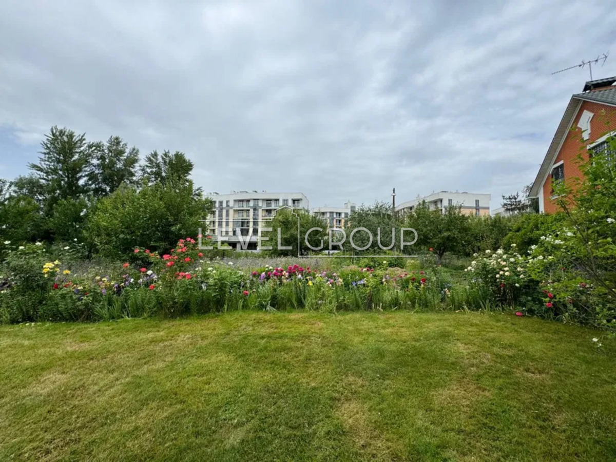 Богатирська вул., 30А