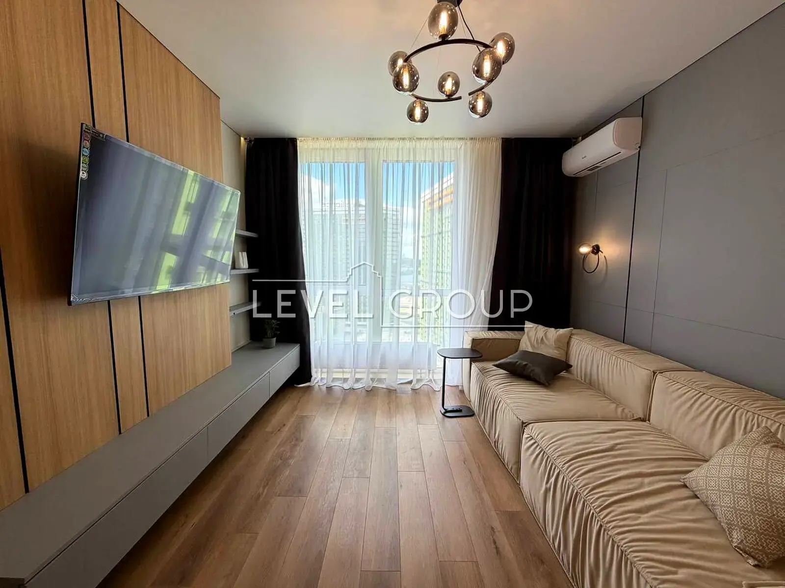 Prychalna Street, 8