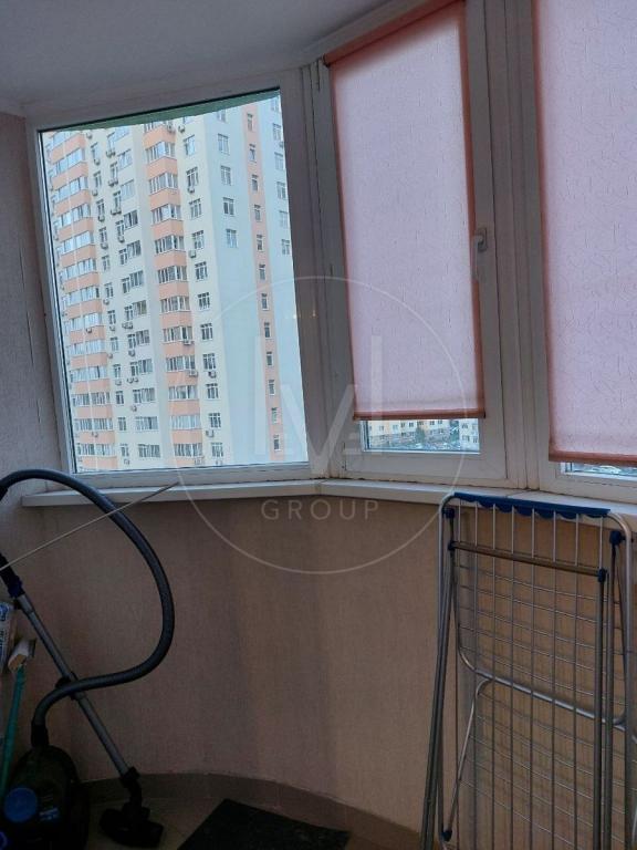 Воскресенська вул., 14